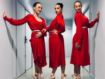 Amazing Show by Oscart Entertainment ⚫️🔴🔵
Ballet Performance with Ribbons with our beautiful performers 🎗❣️❣️❣️
@natpierart @scarlett.baya @djessieperot...